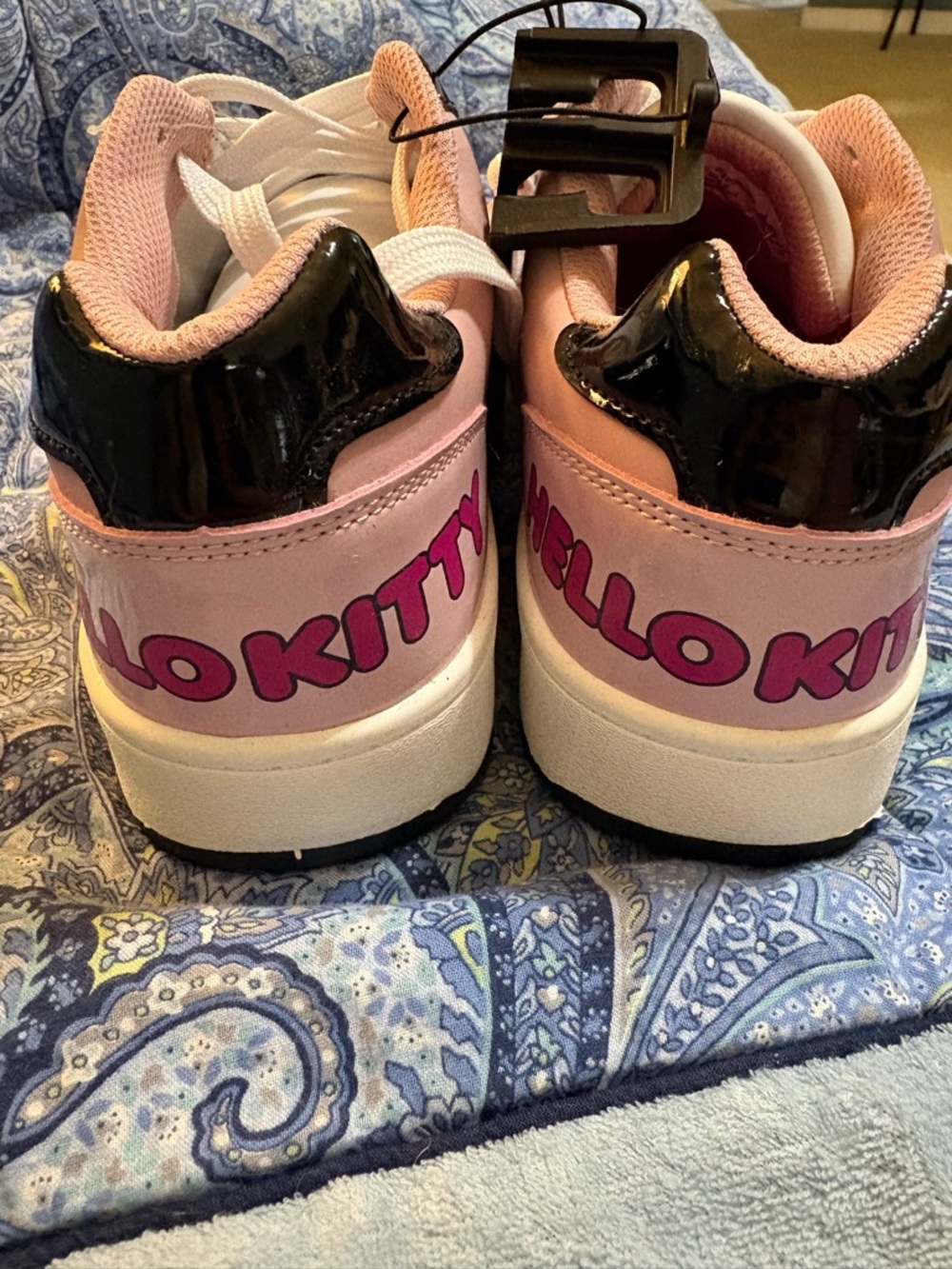 Hello Kitty Pink Sneakers Women’s 9 NWT - Picture 4 of 7